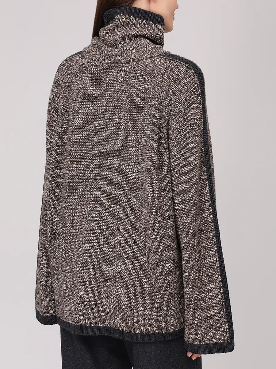 Свитер шерстяной