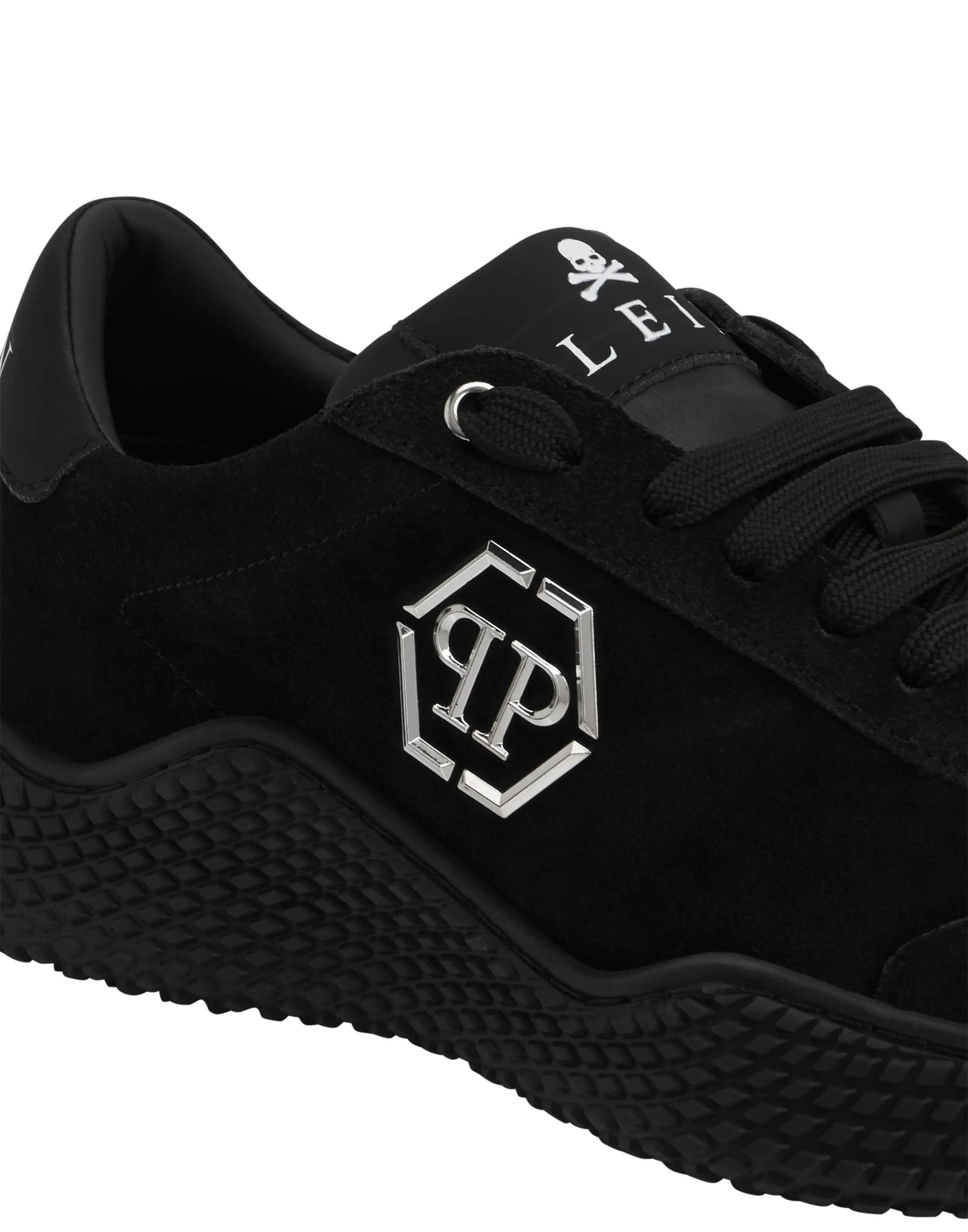 Кроссовки замшевые