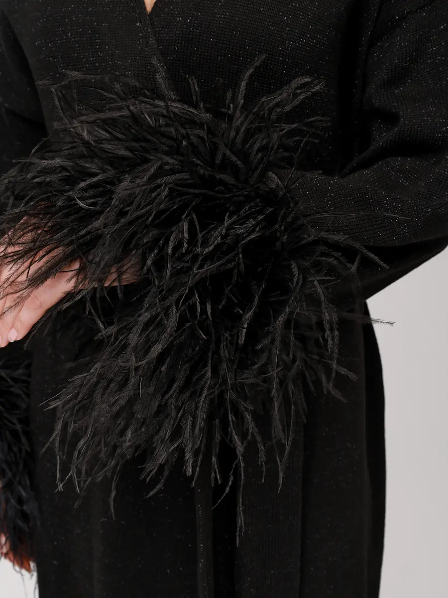 Кардиган-кимоно с перьями на рукавах