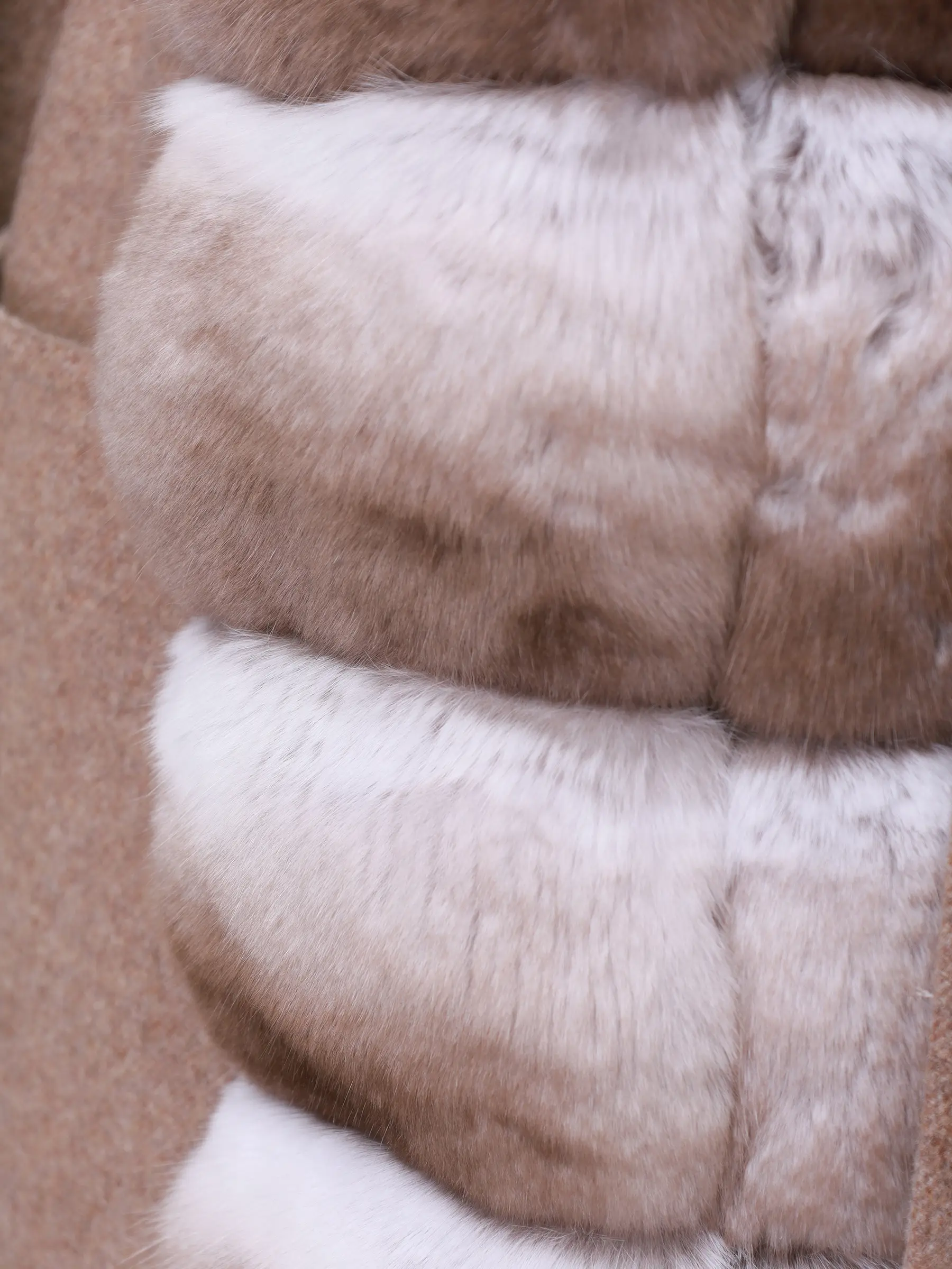 Пальто из кашемира и шерсти с мехом шиншиллы