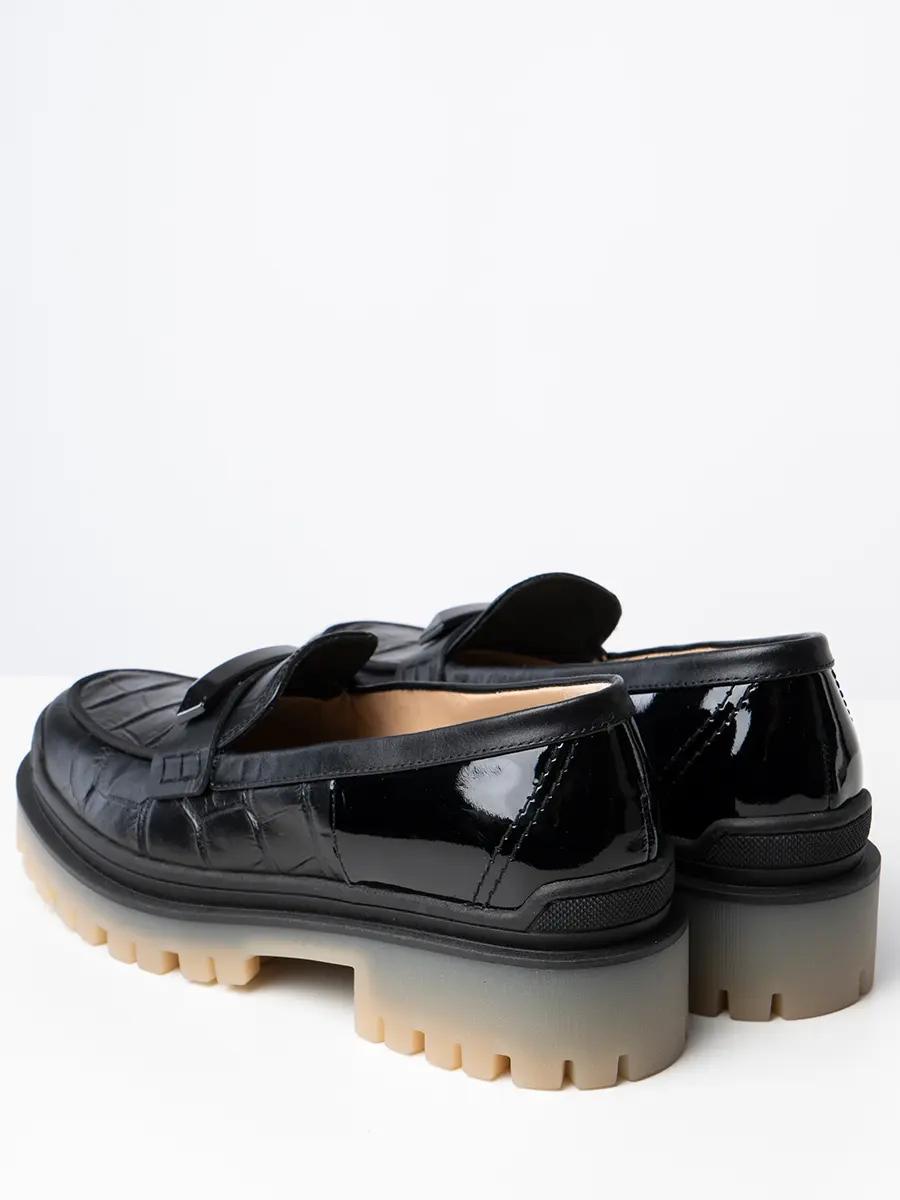 Лоферы из кожи крокодила