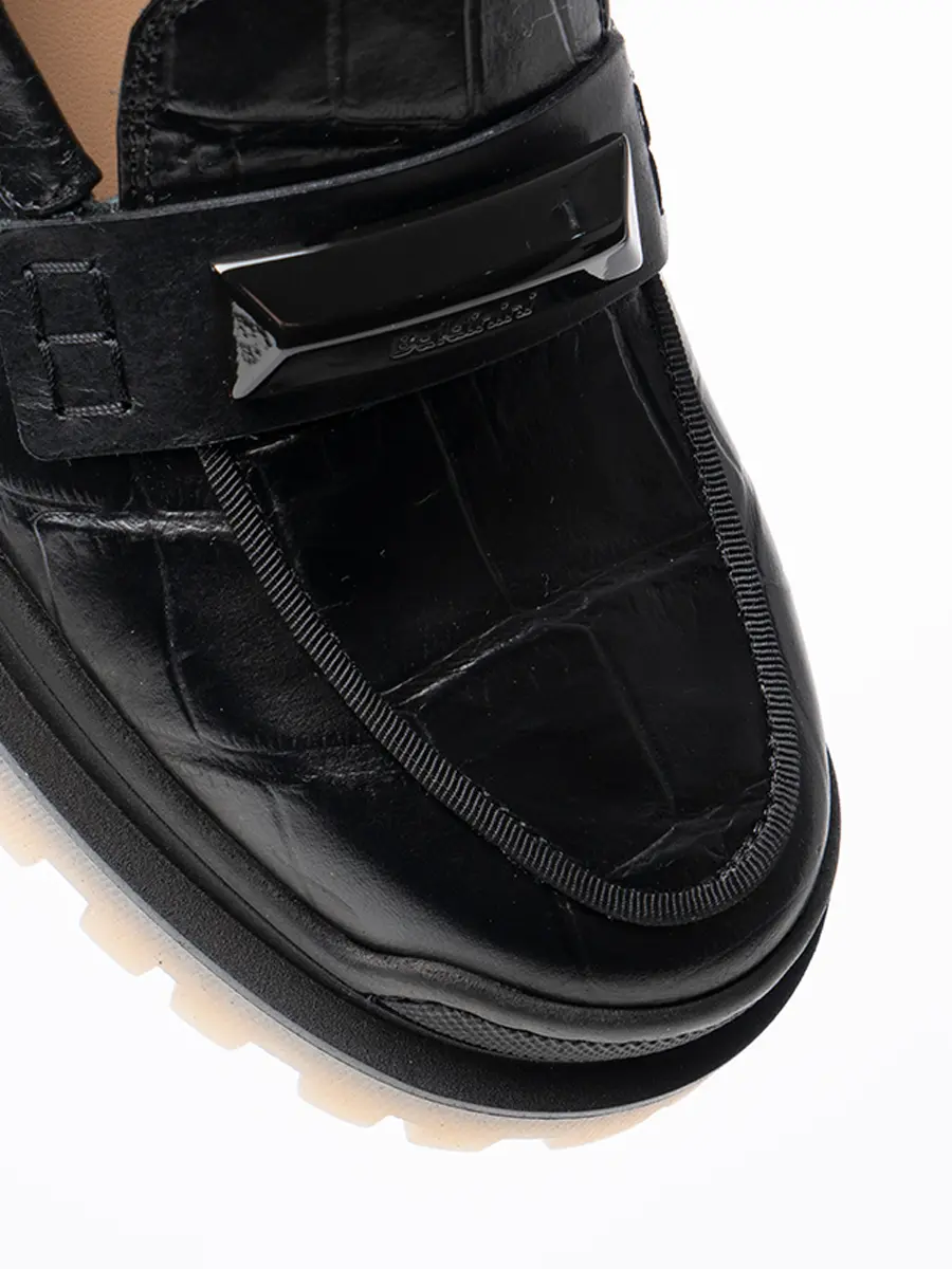 Лоферы из кожи крокодила