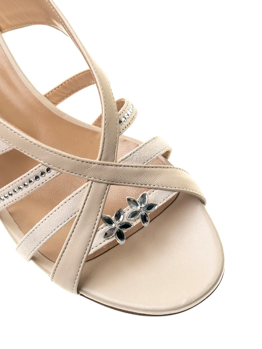 Босоножки кожаные