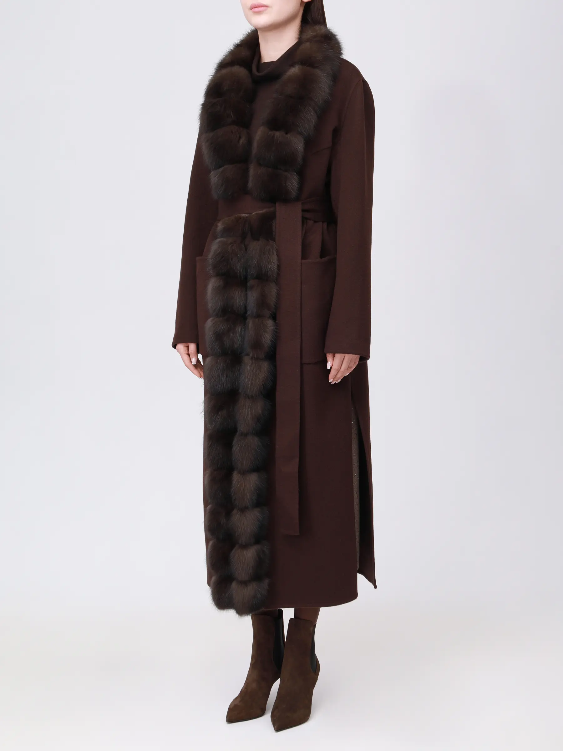 Пальто из кашемира и шерсти с мехом соболя