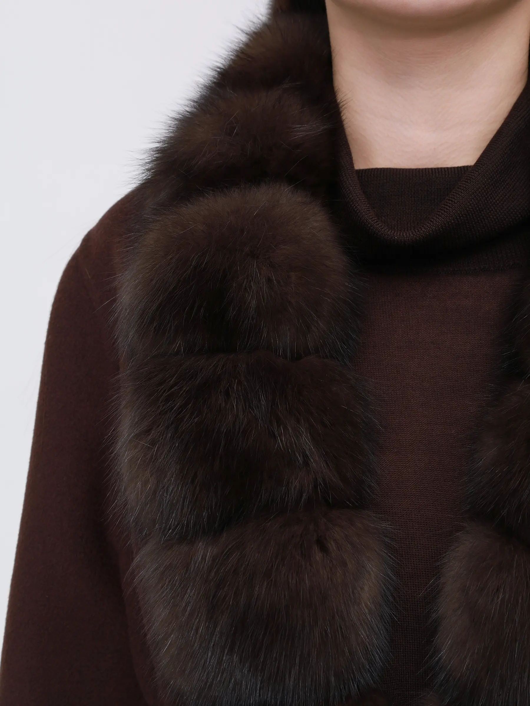 Пальто из кашемира и шерсти с мехом соболя