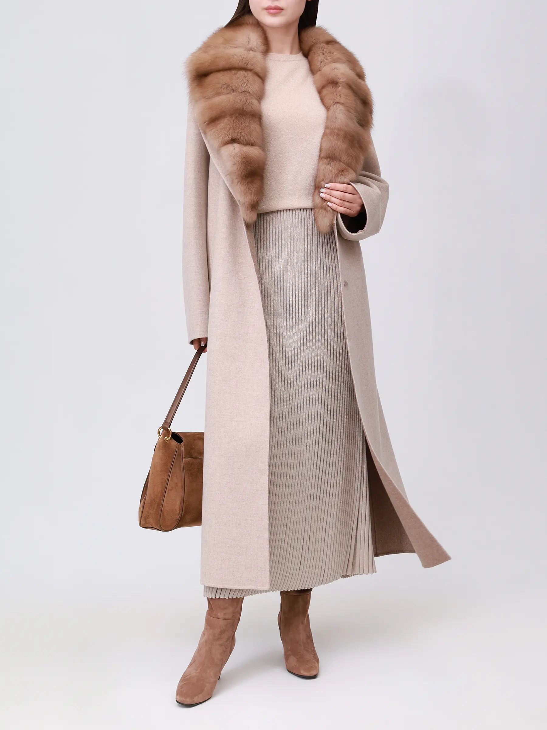 Пальто из кашемира и шерсти с мехом соболя