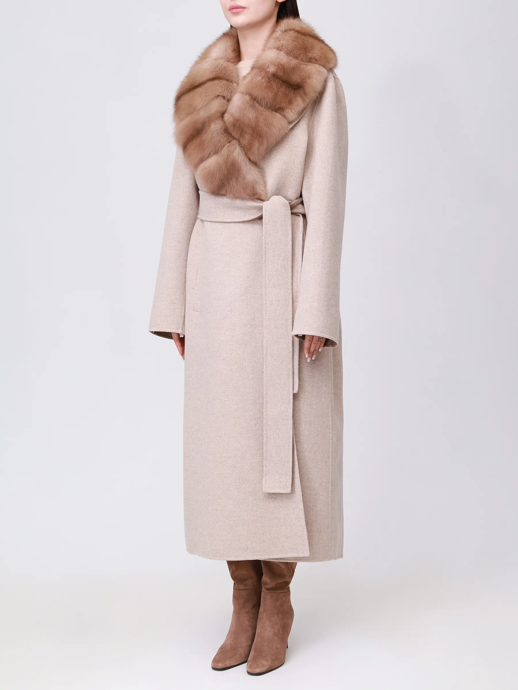 Пальто из кашемира и шерсти с мехом соболя