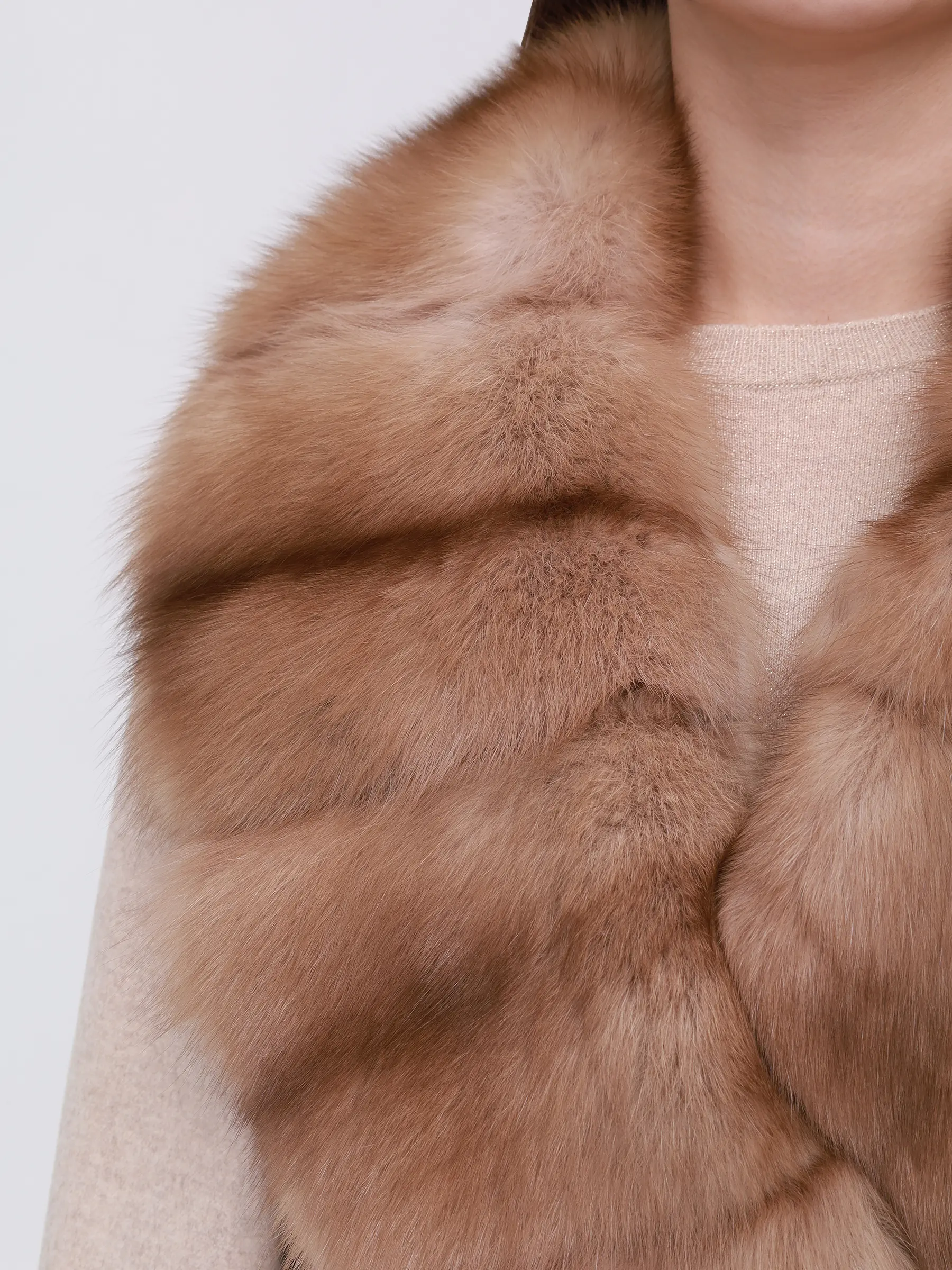 Пальто из кашемира и шерсти с мехом соболя