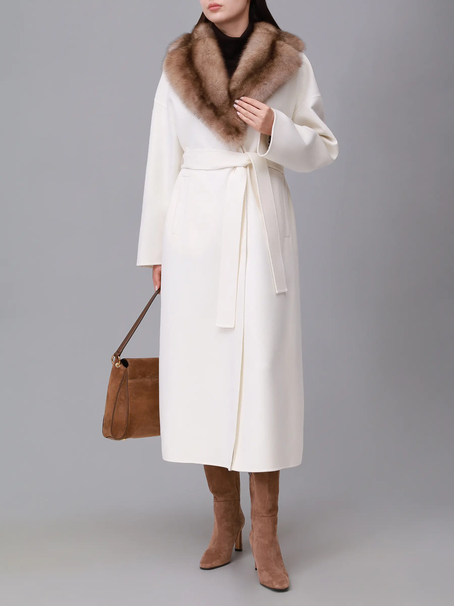 Пальто из кашемира и шерсти с мехом соболя