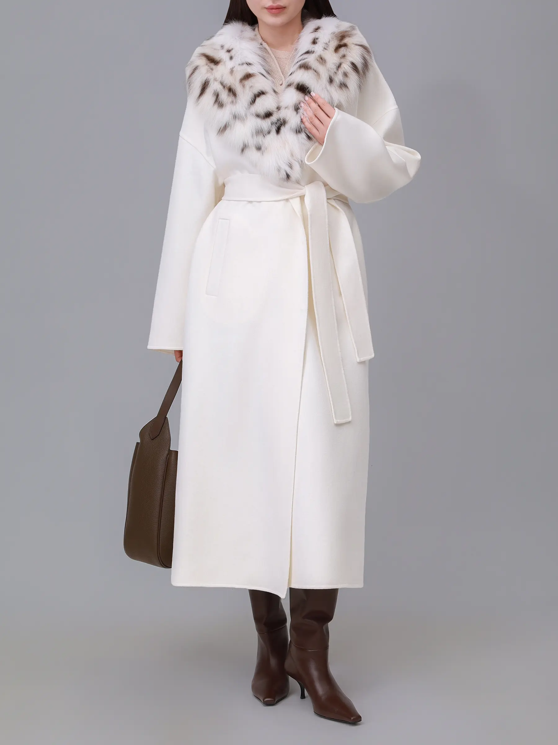 Пальто из кашемира и шерсти с мехом рыси