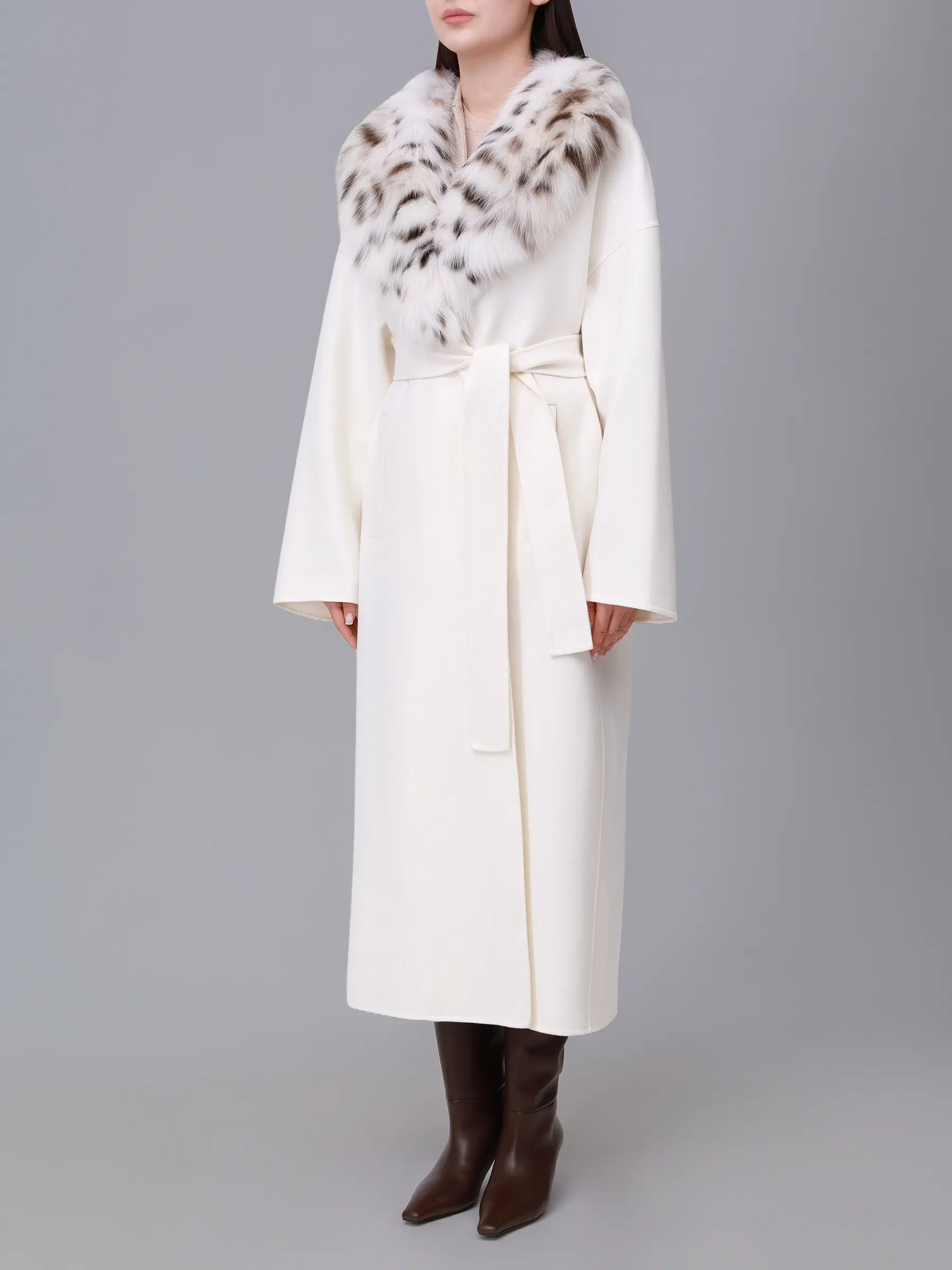 Пальто из кашемира и шерсти с мехом рыси