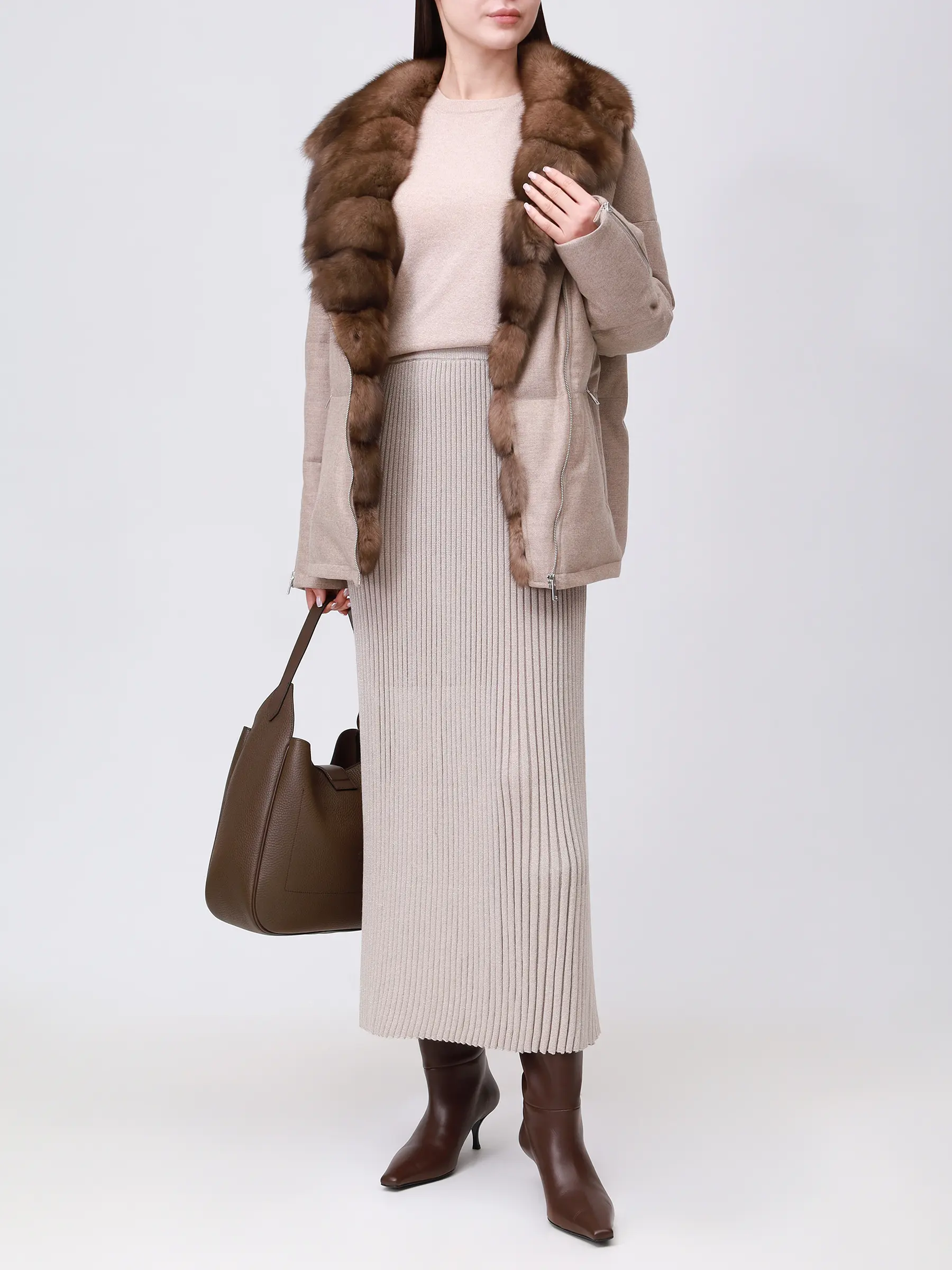 Пуховик из кашемира и шерсти с мехом соболя