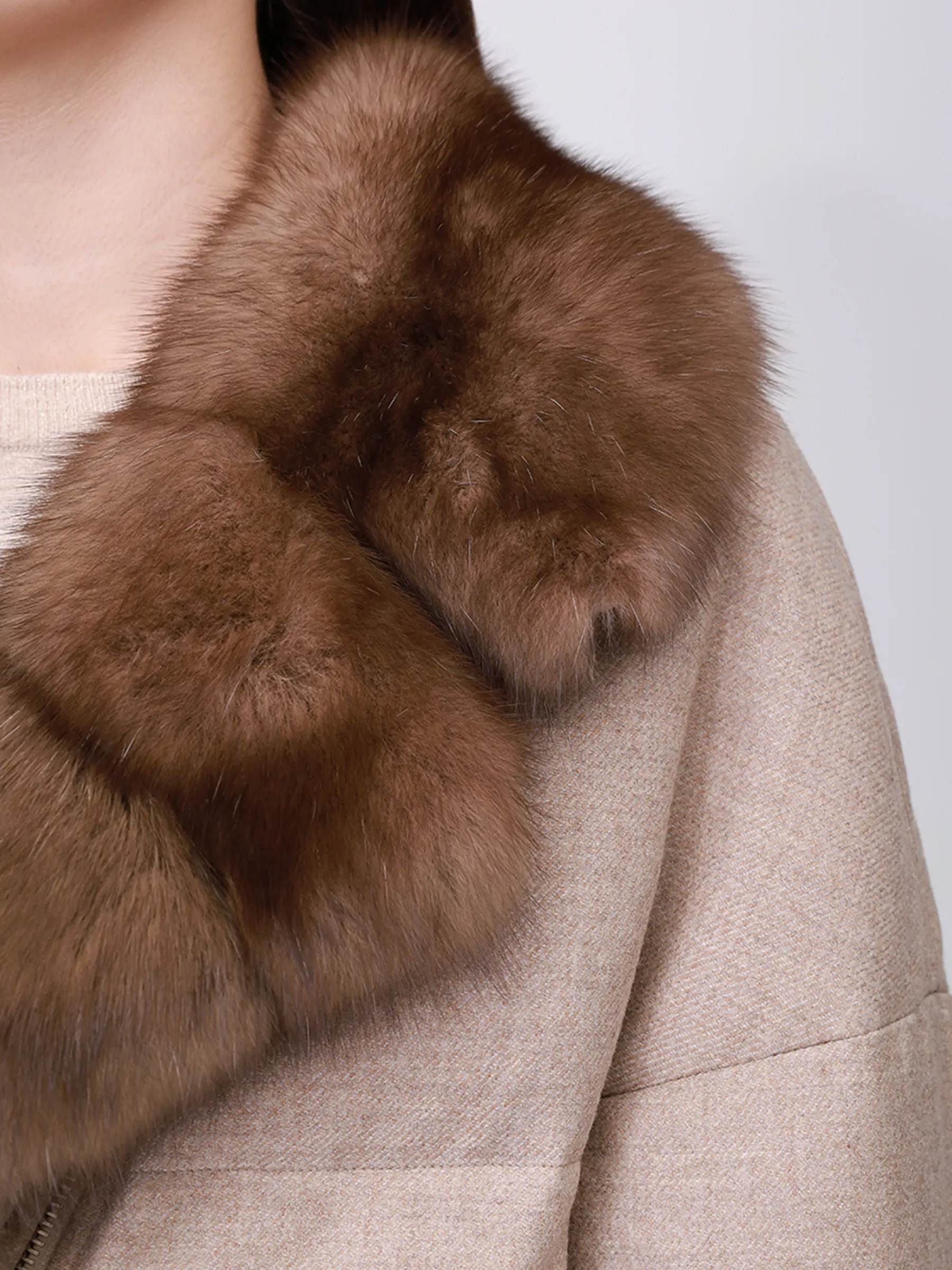 Пуховик из кашемира и шерсти с мехом соболя