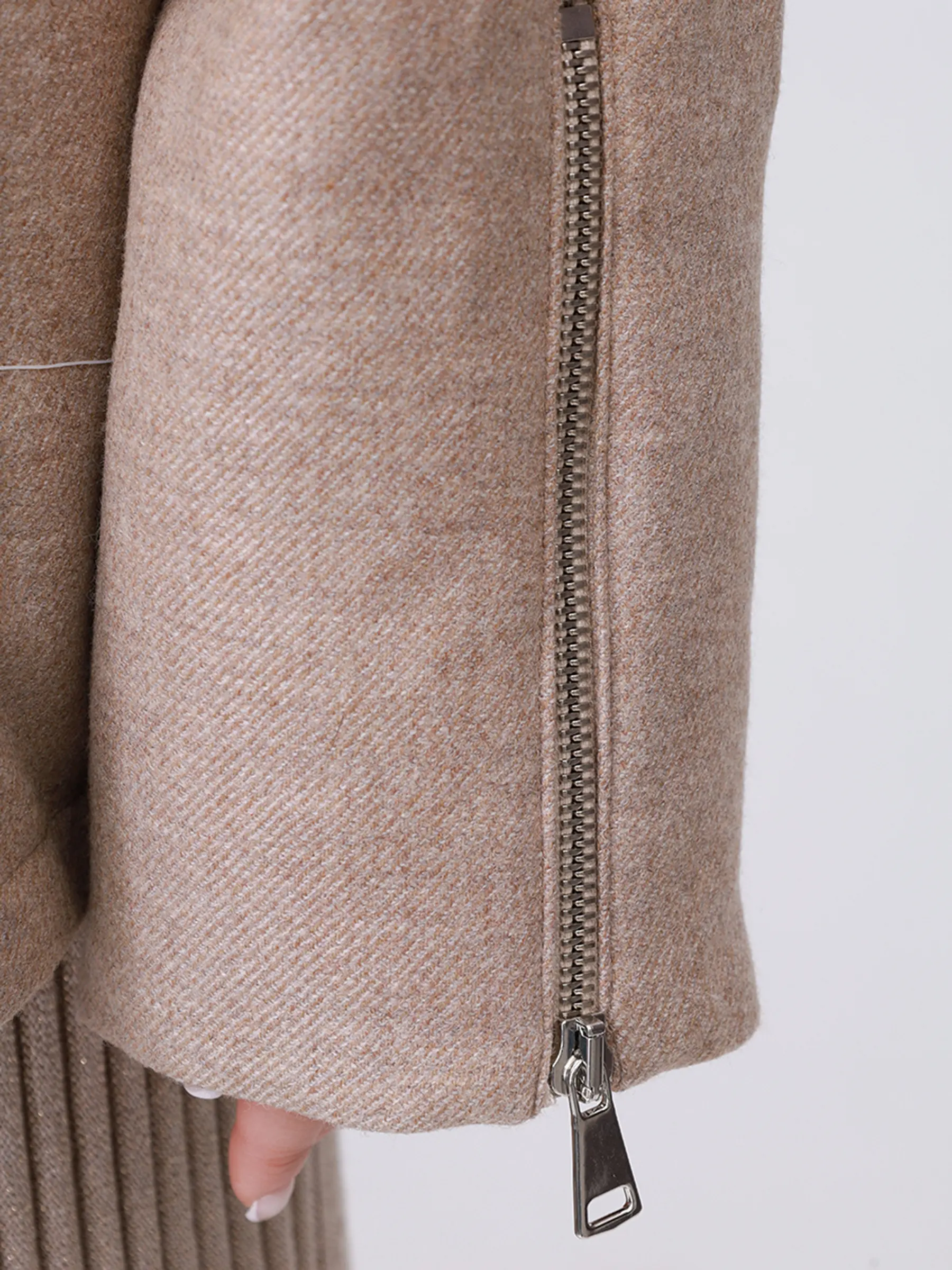 Пуховик из кашемира и шерсти с мехом соболя