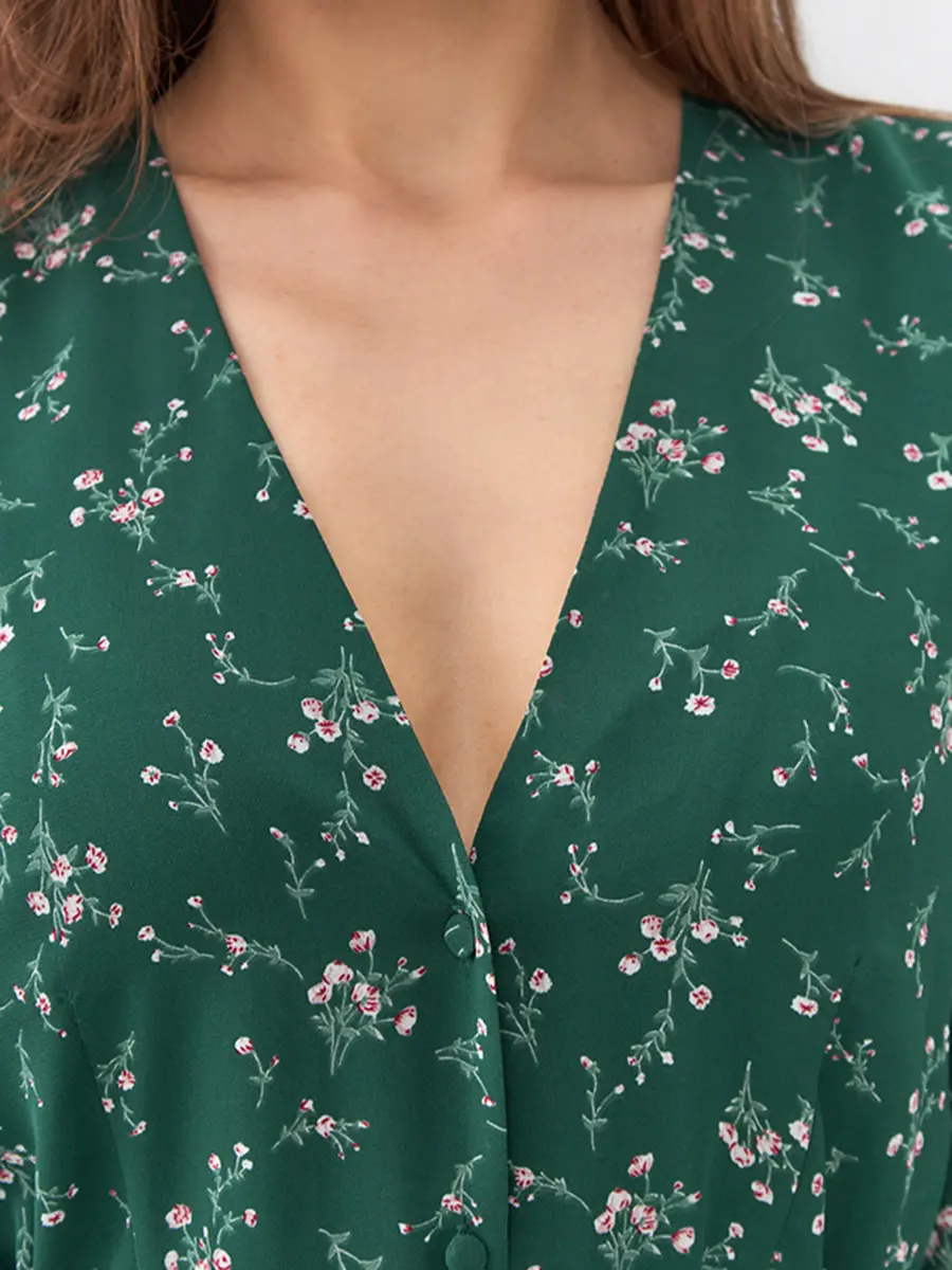 Платье с баской