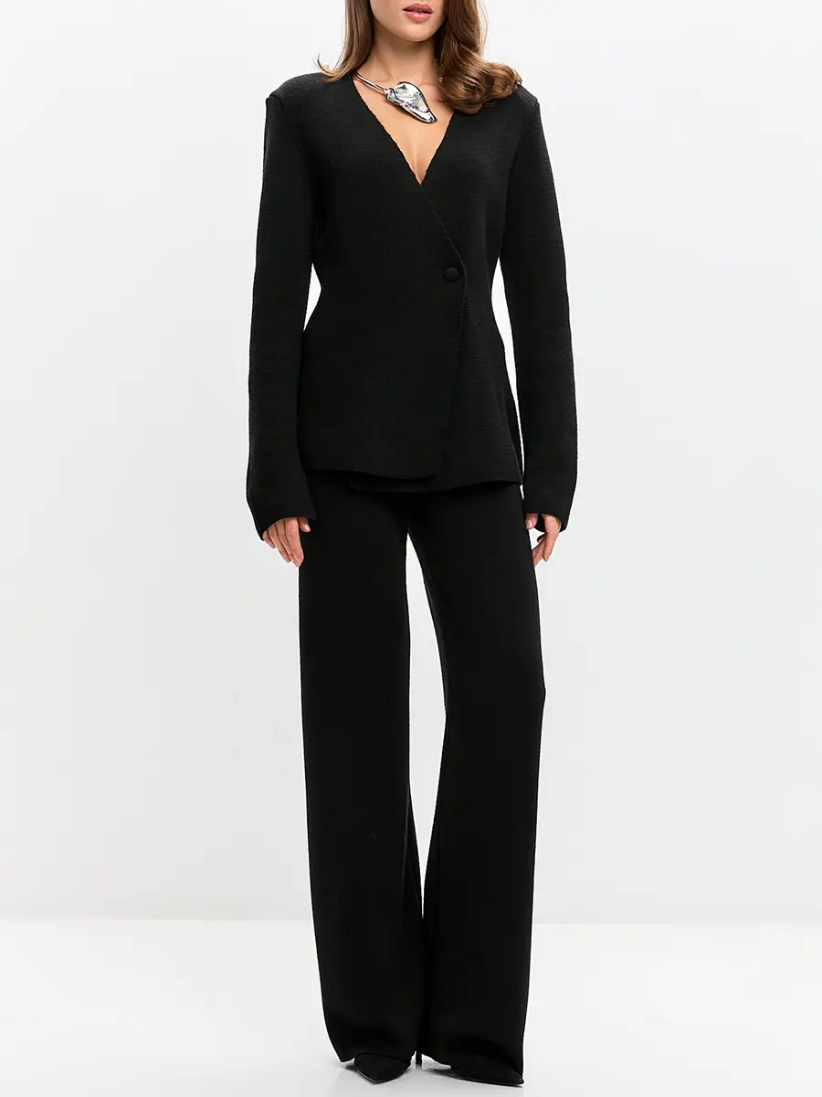 Костюм однотонный