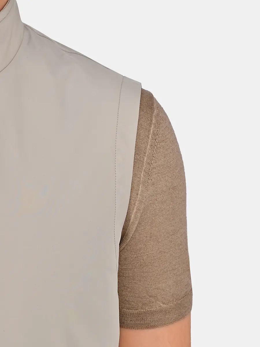 Жилет однотонный