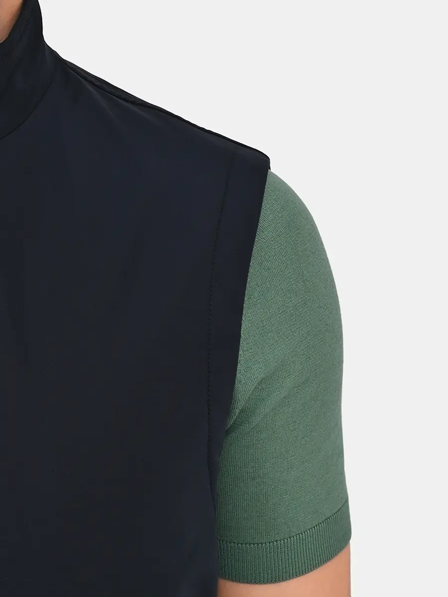 Жилет однотонный