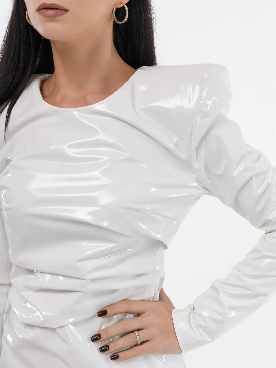 Платье лакированное