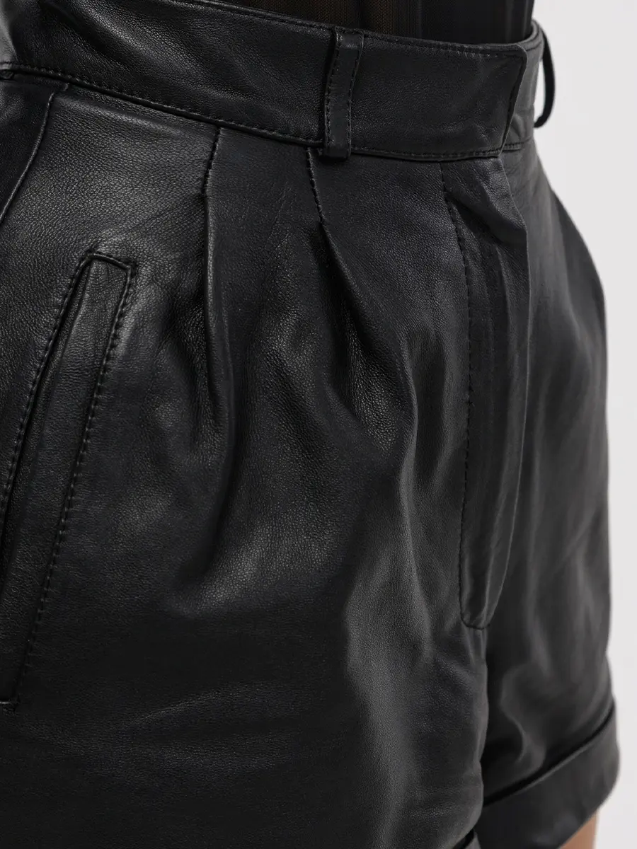 Шорты кожаные