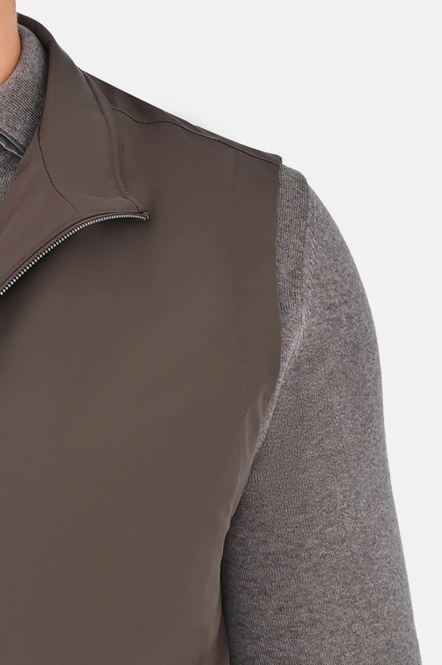 Жилет однотонный