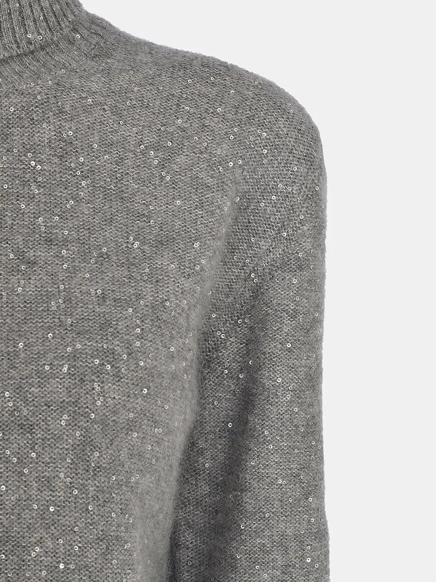 Свитер с пайетками