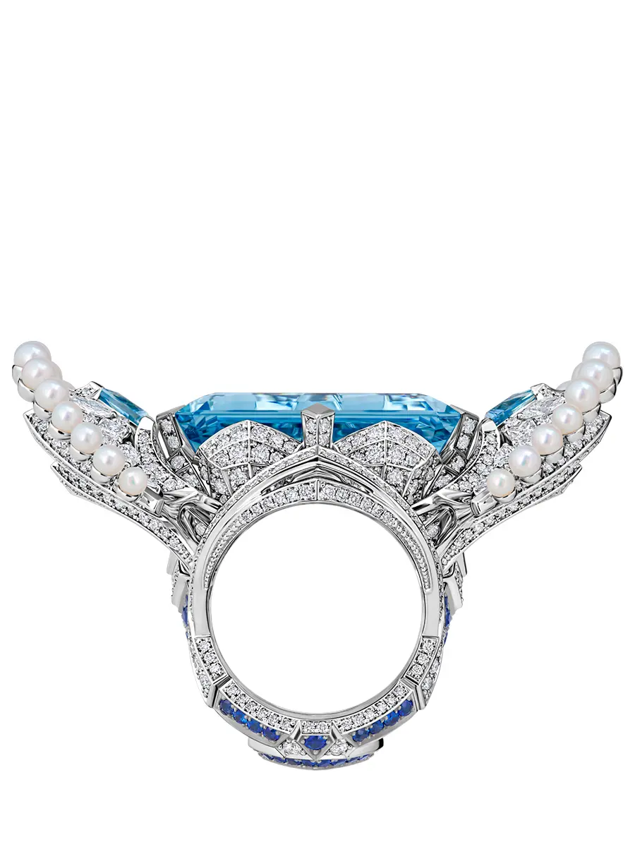 Кольцо из белого золота с аквамаринами, бриллиантами, сапфирами и жемчугом