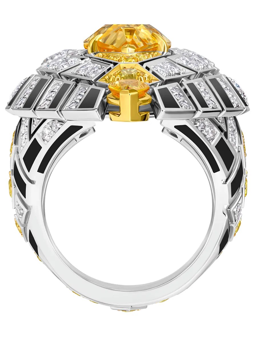 Кольцо из белого золота с желтыми сапфирами и бриллиантами