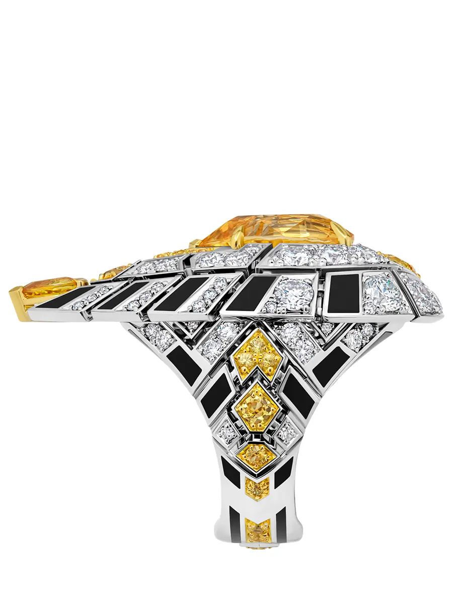 Кольцо из белого золота с желтыми сапфирами и бриллиантами