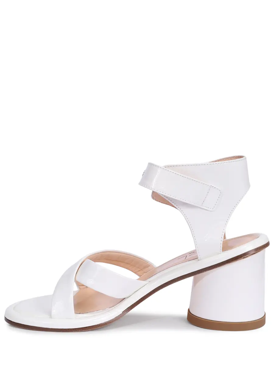 Босоножки кожаные