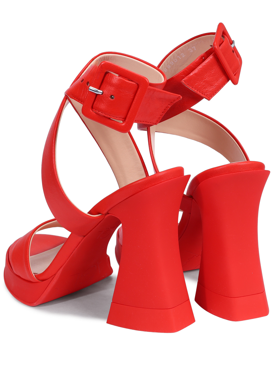 Босоножки кожаные