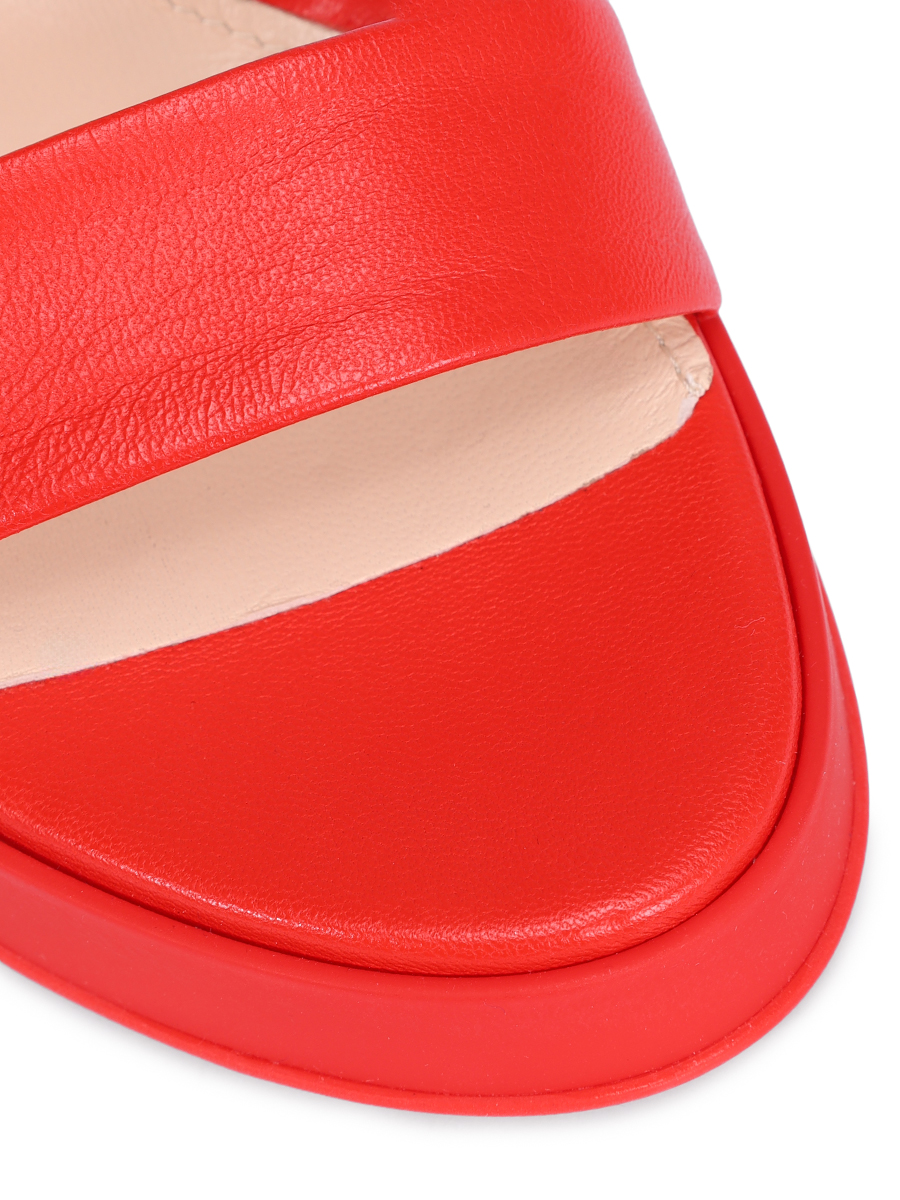 Босоножки кожаные