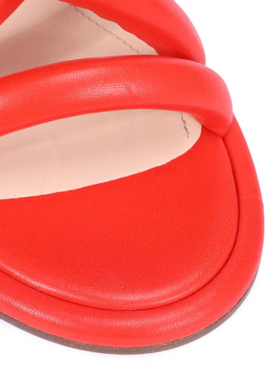 Босоножки кожаные