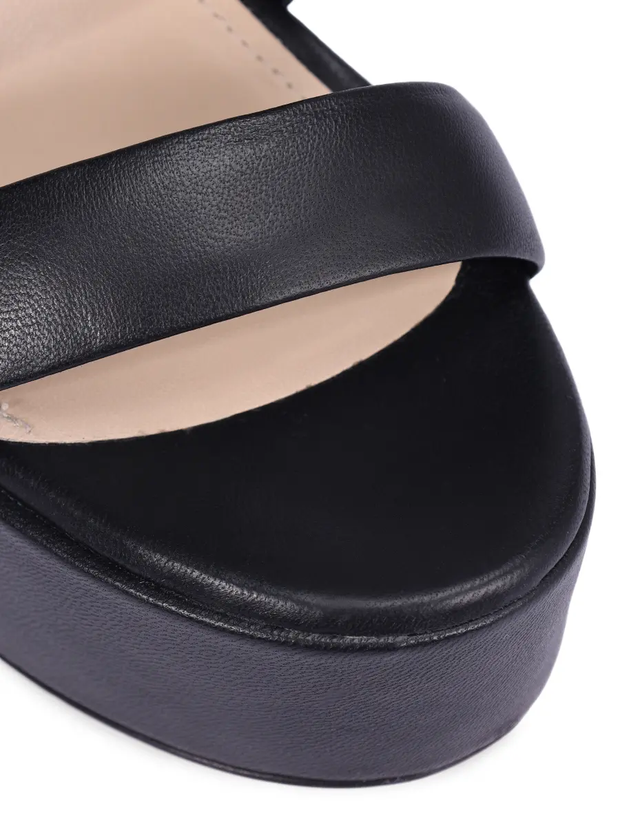 Босоножки кожаные