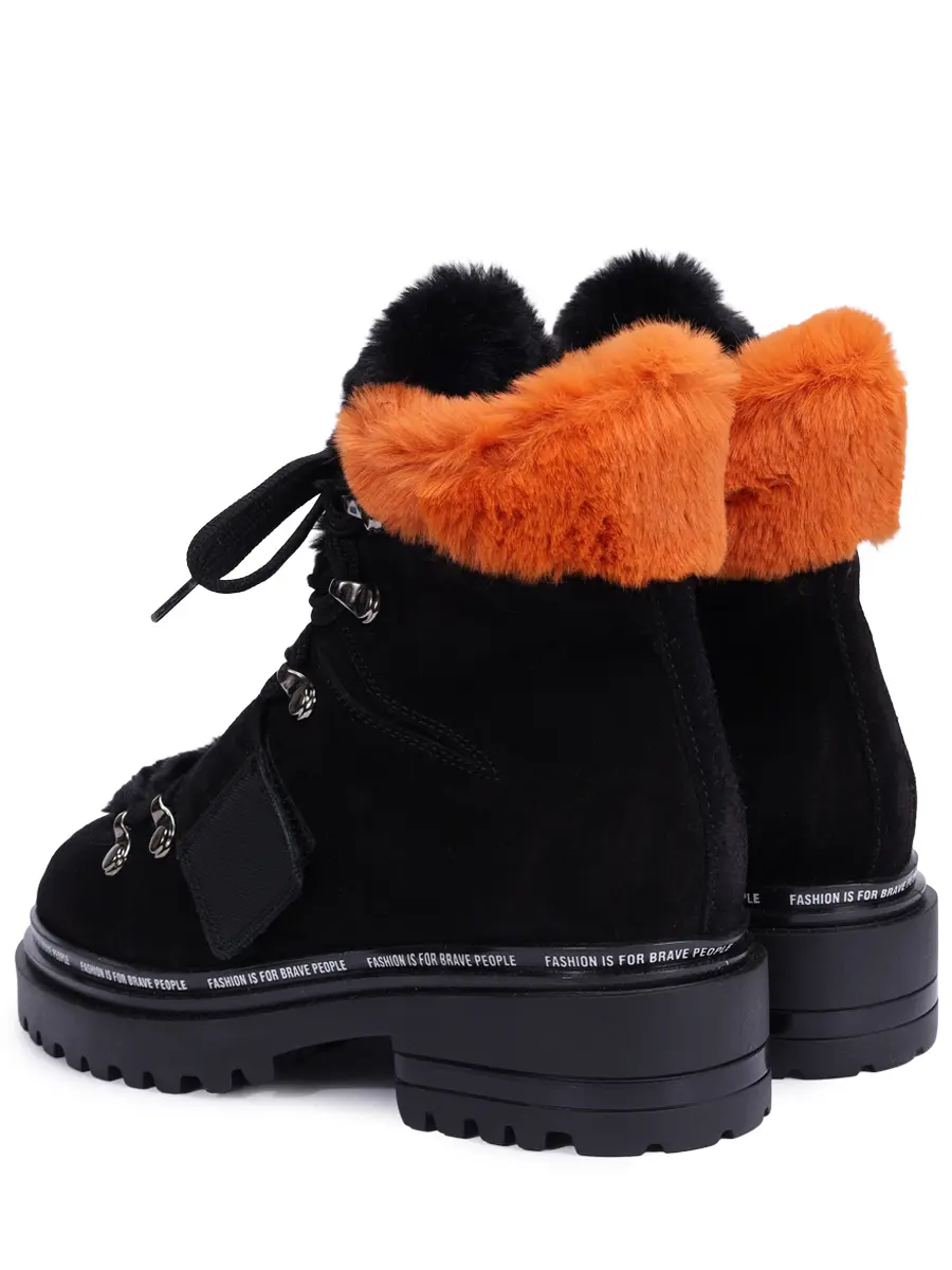 Ботинки из замши