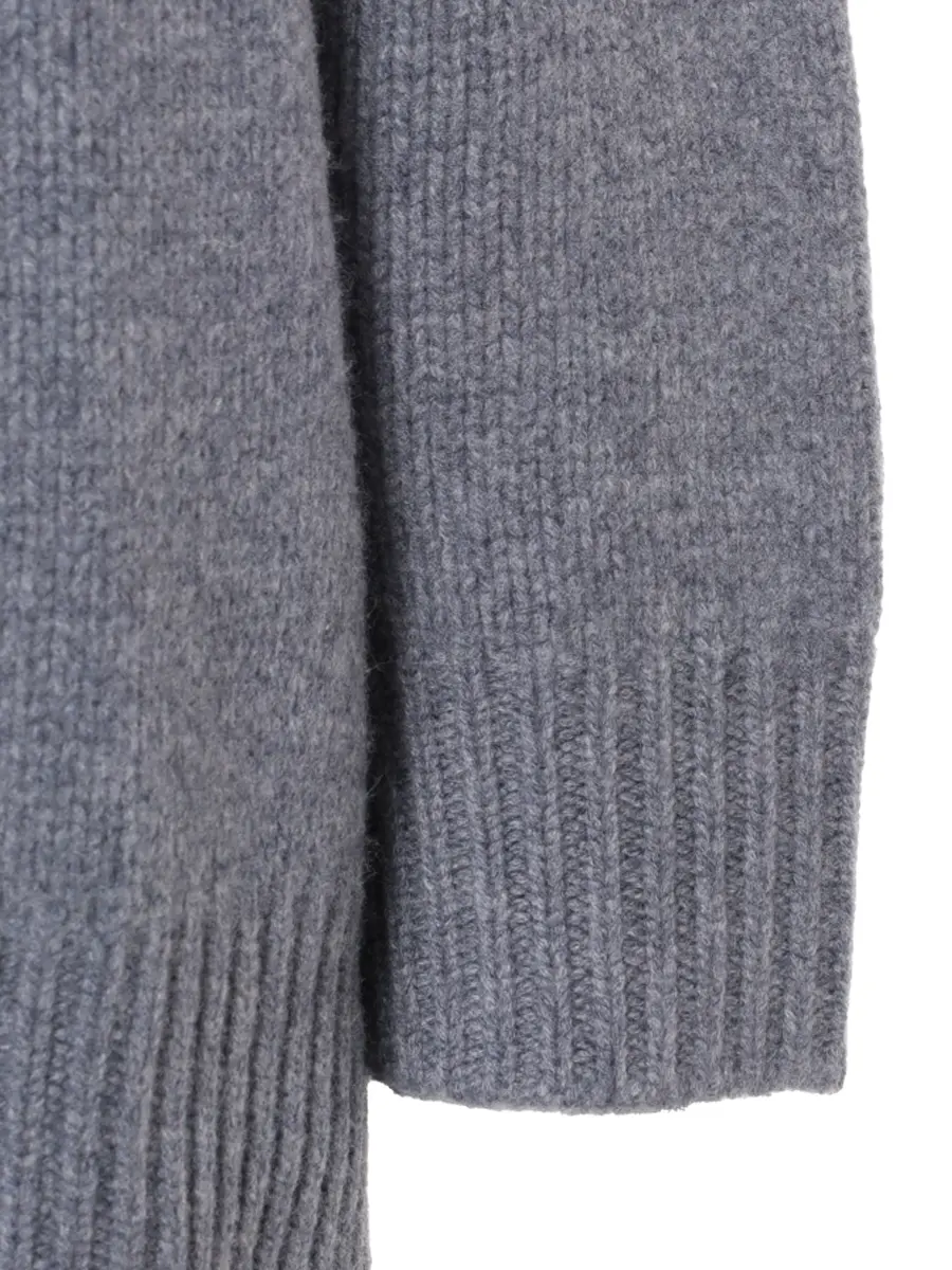 Свитер шерстяной