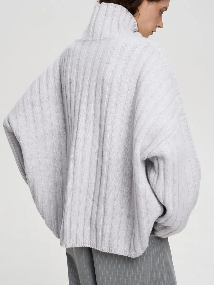 Свитер шерстяной