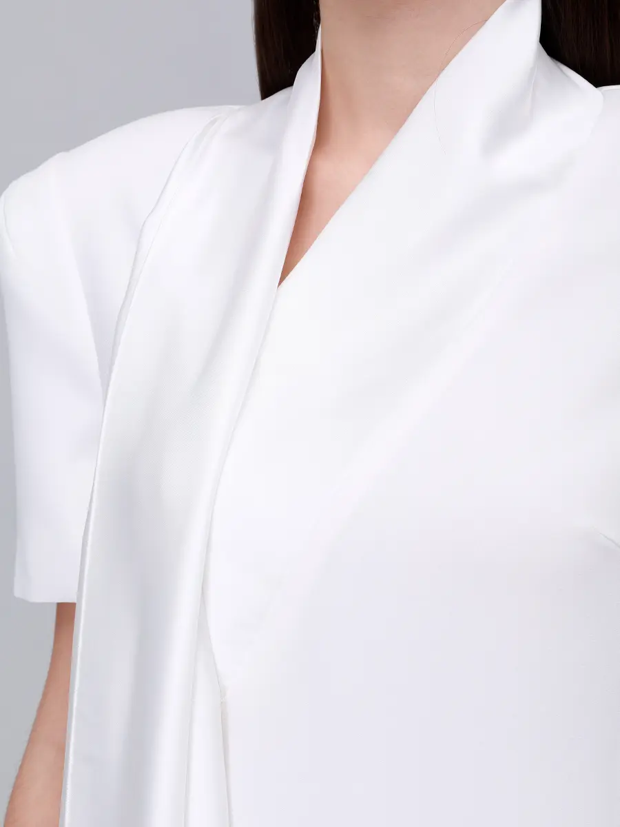 Платье с шелковым шарфом