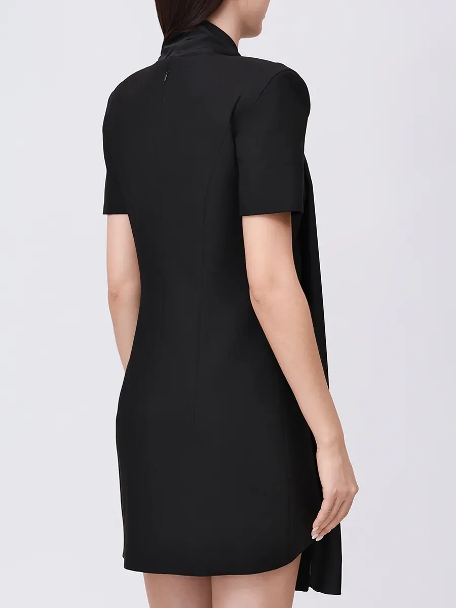 Платье с шелковым шарфом