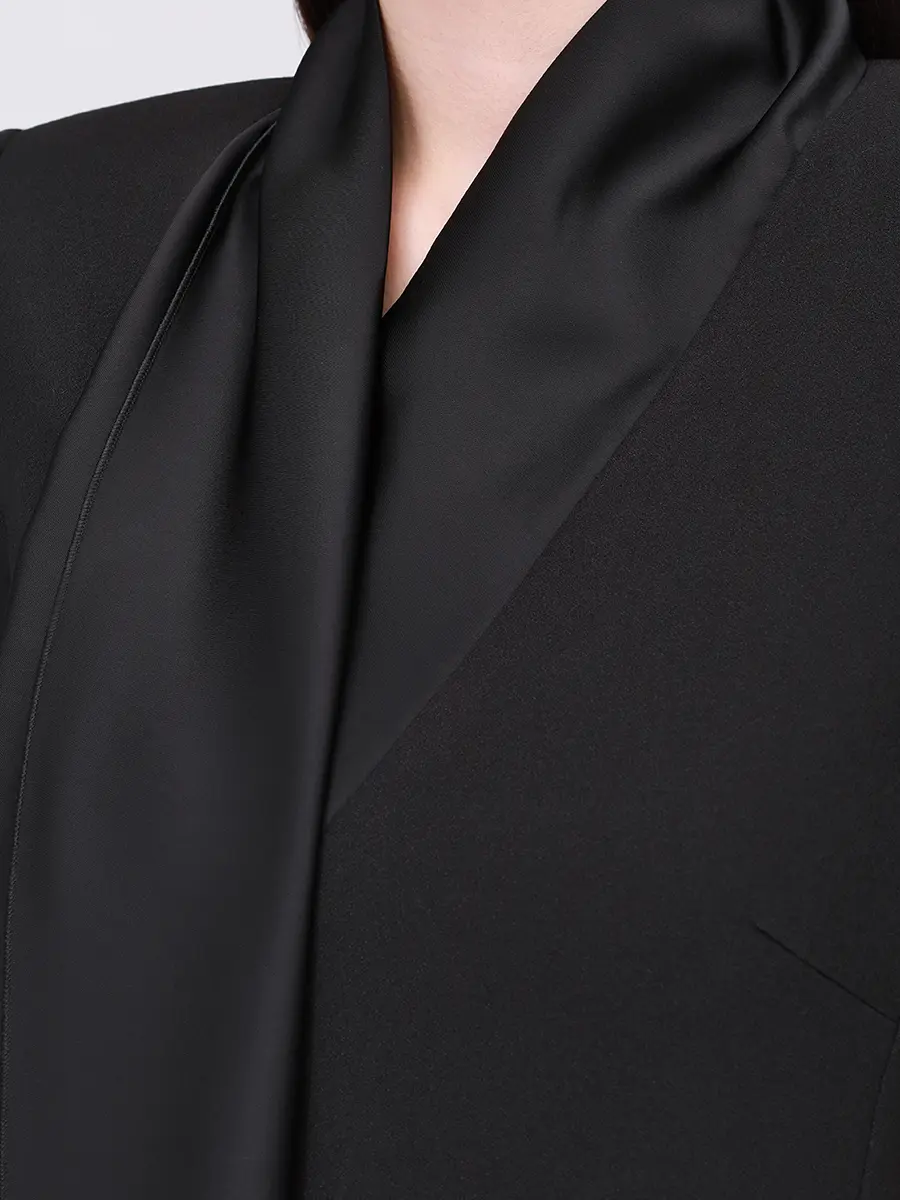 Платье с шелковым шарфом