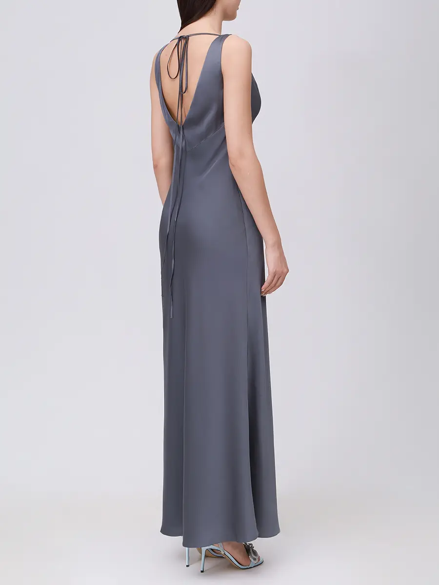 Платье с вырезом