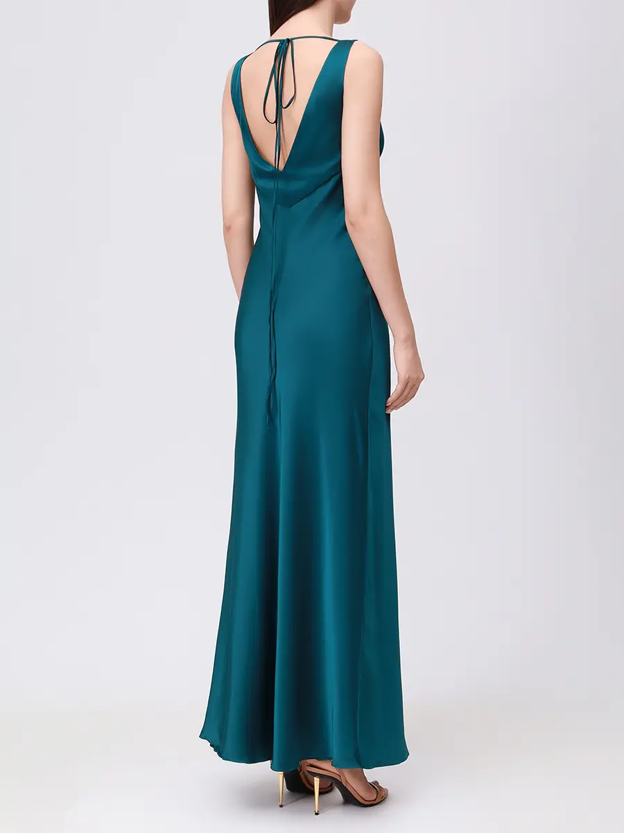 Платье с вырезом