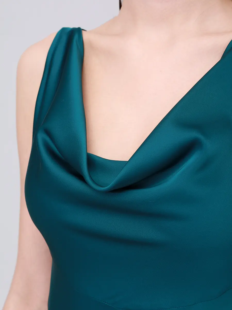 Платье с вырезом