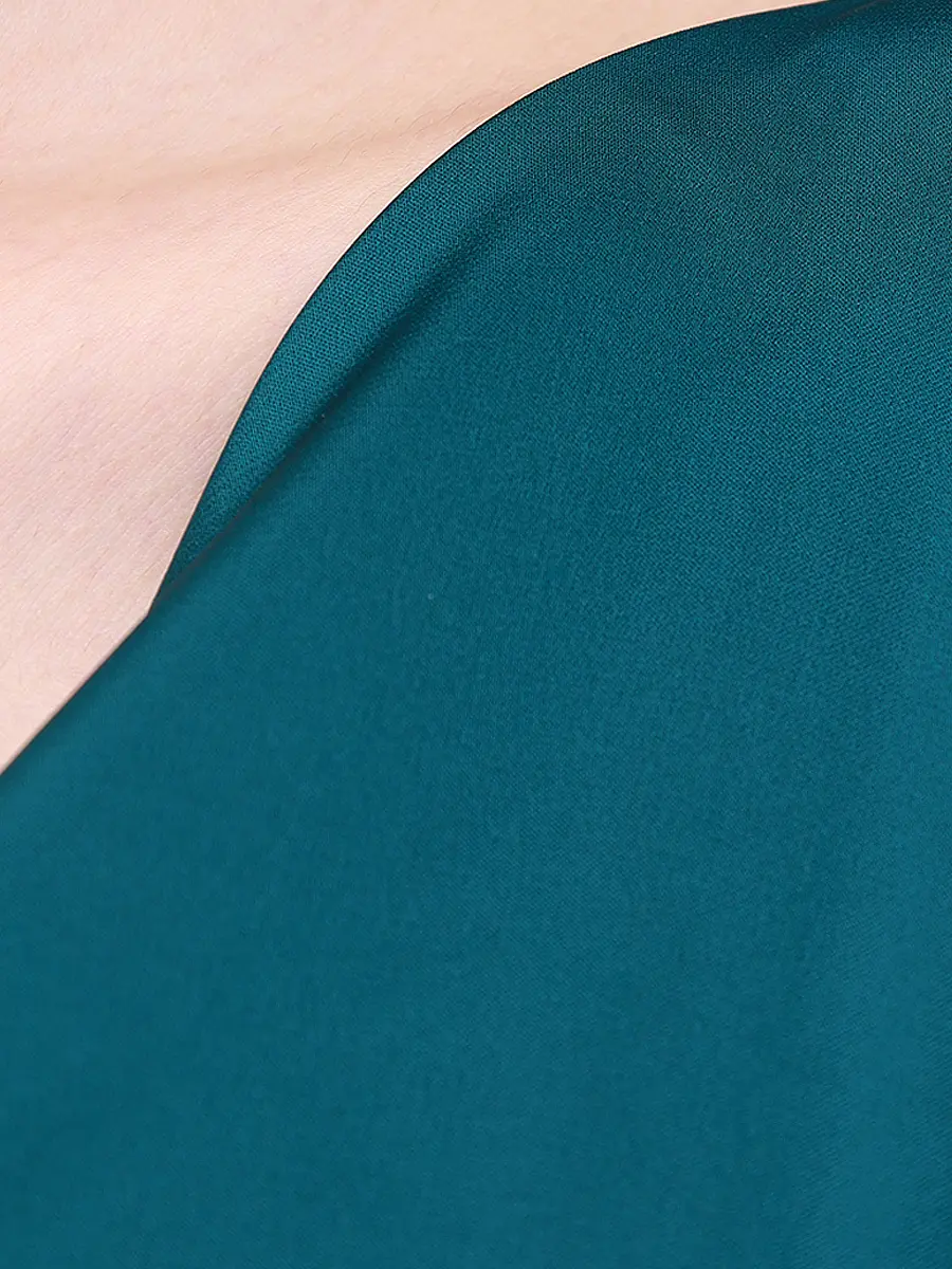 Платье с вырезом