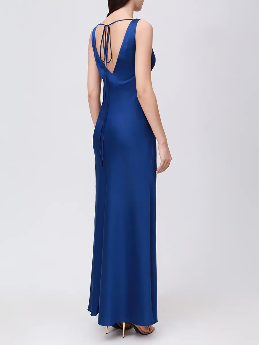 Платье с вырезом