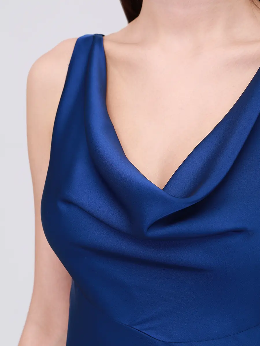 Платье с вырезом