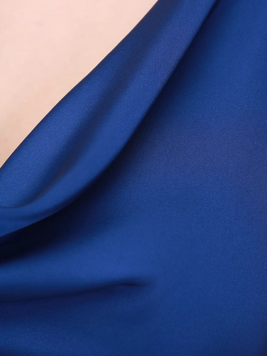 Платье с вырезом