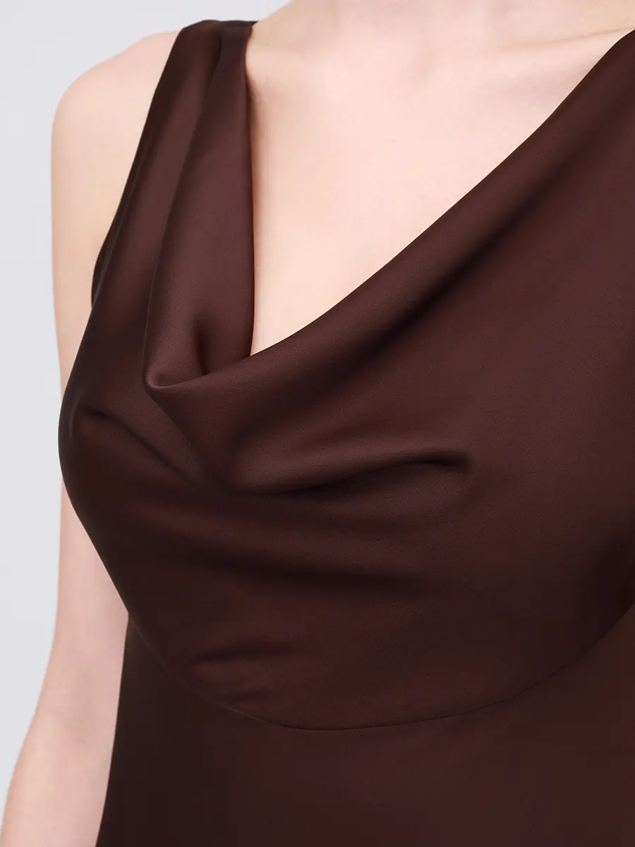 Платье с вырезом