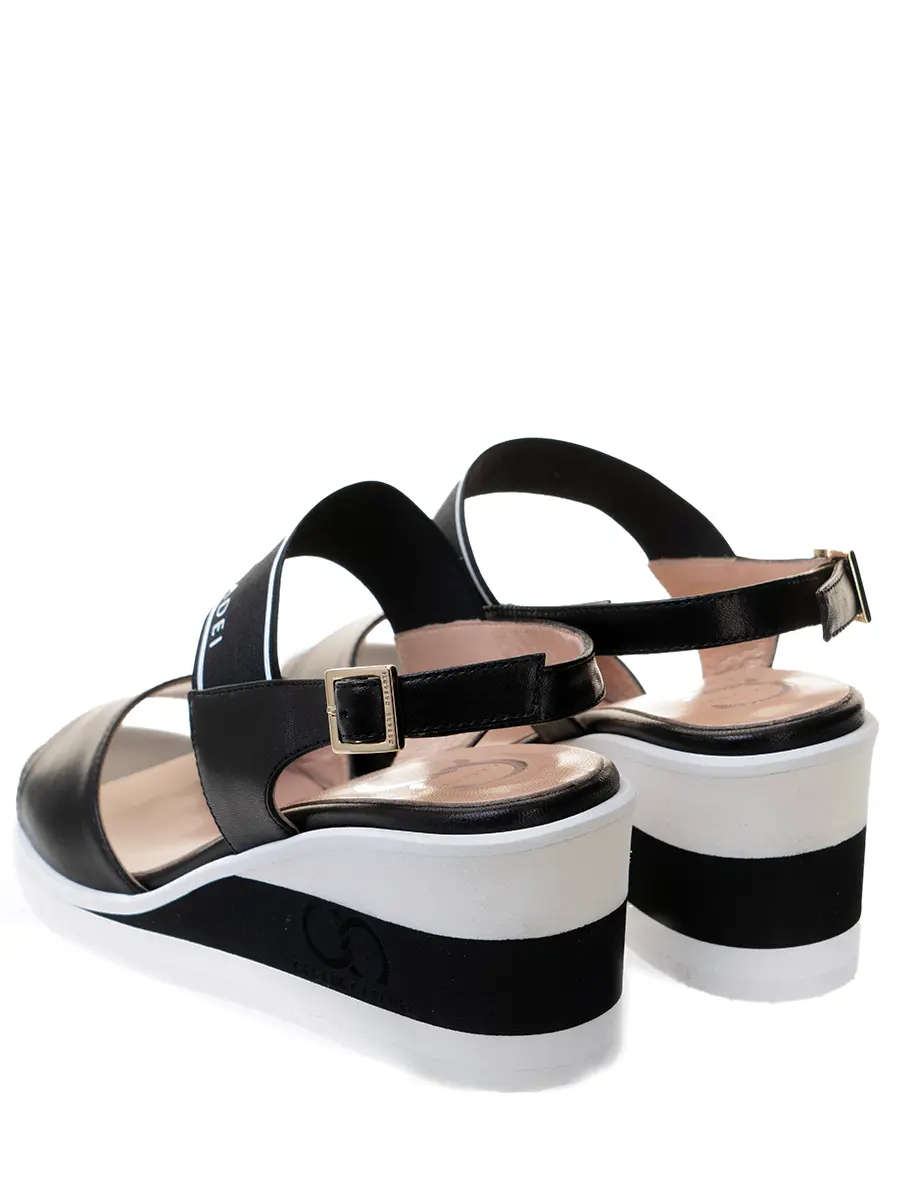 Босоножки кожаные