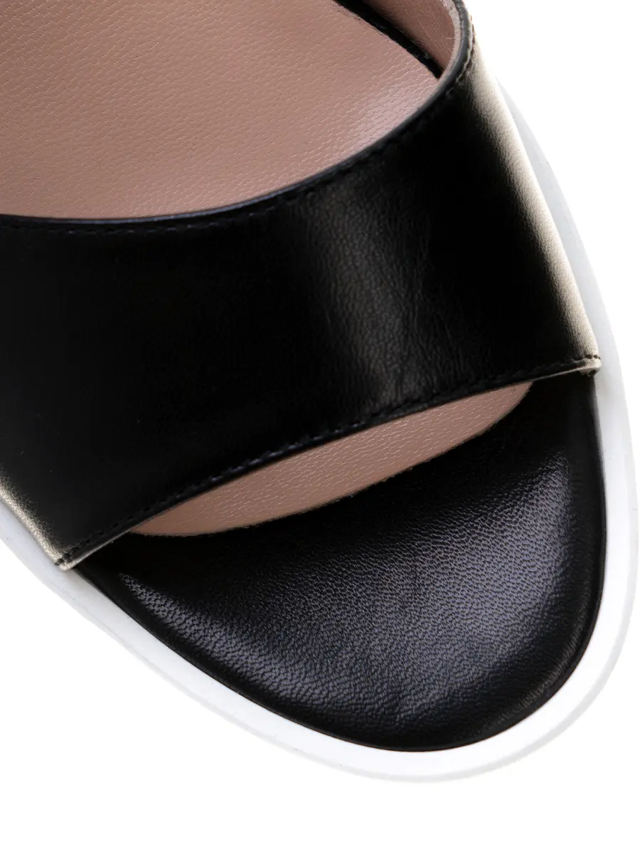 Босоножки кожаные